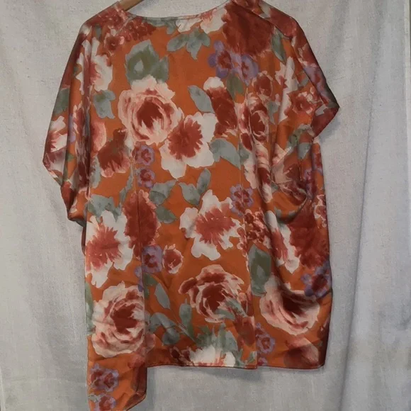 Entro Floral Flowy Blouse Size Large - Picture 4 of 5